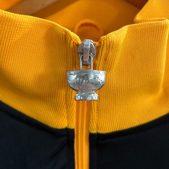 BOSTON BRUINS CCM 6 TIME NHL STANLEY CUP CHAMPIONS BANNER JACKET SIZE XL - Picture 2 of 7